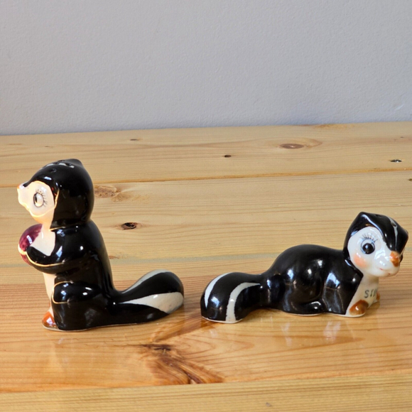 Vintage Skunk Salt & Pepper Shakers Hand Painted - Picture 4 of 9